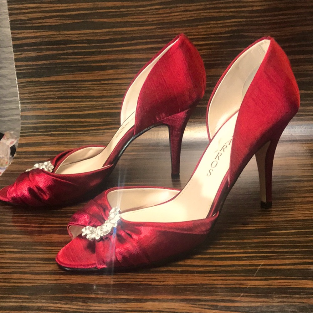 Stunning Silk + Crystals Caparros heels, Sz 8.5